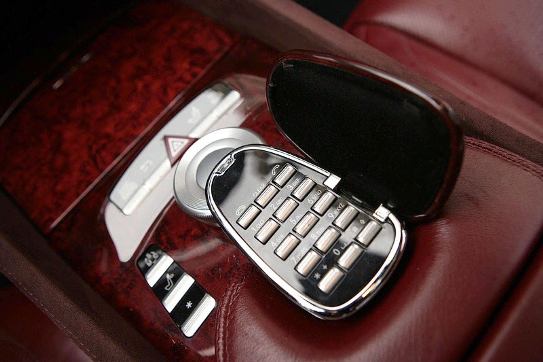 Essen Motor Show 2007: Carlsson Aigner CK65 RS Eau Rouge – dwukolorowy luksus