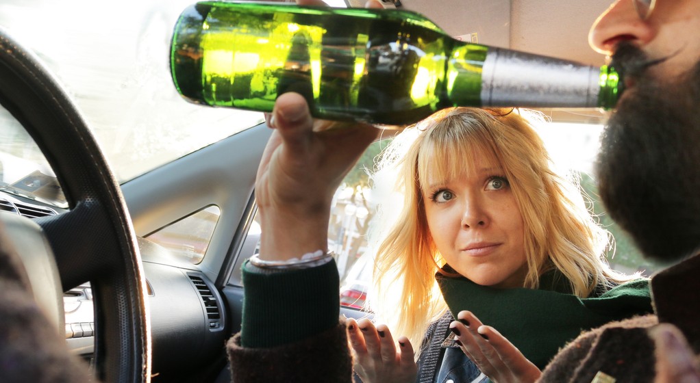 Pasażer, który godzi się na prowadzenie samochodu przez pijanego, jest współwinny!