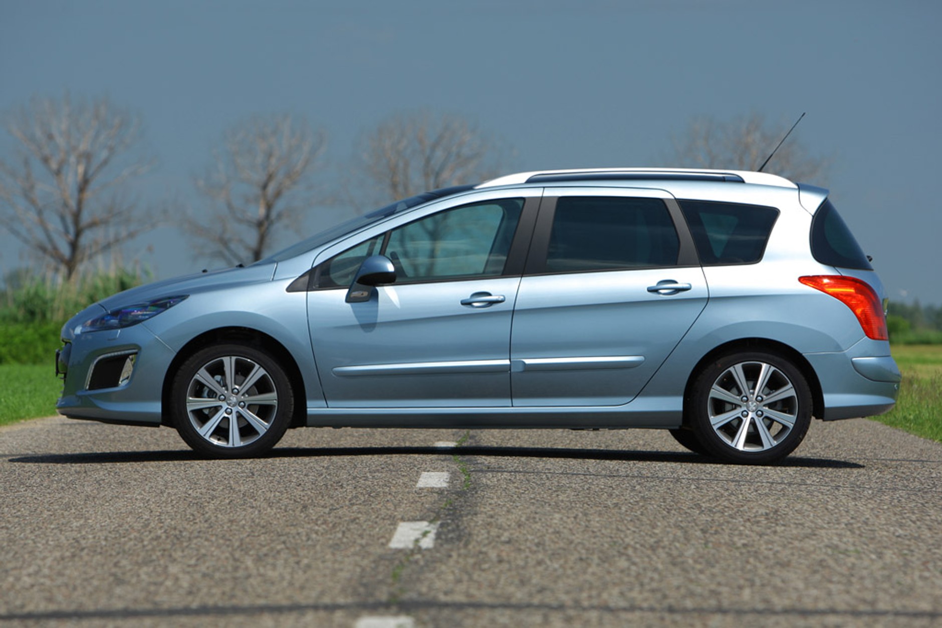 Takie same, a jednak inne: Peugeot 308 SW kontra Hyundai i30 CW i Ford Focus Kombi