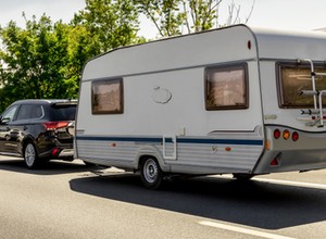 Jedziesz z przyczepą na wakacje? Uważaj na obowiązujące przepisy
