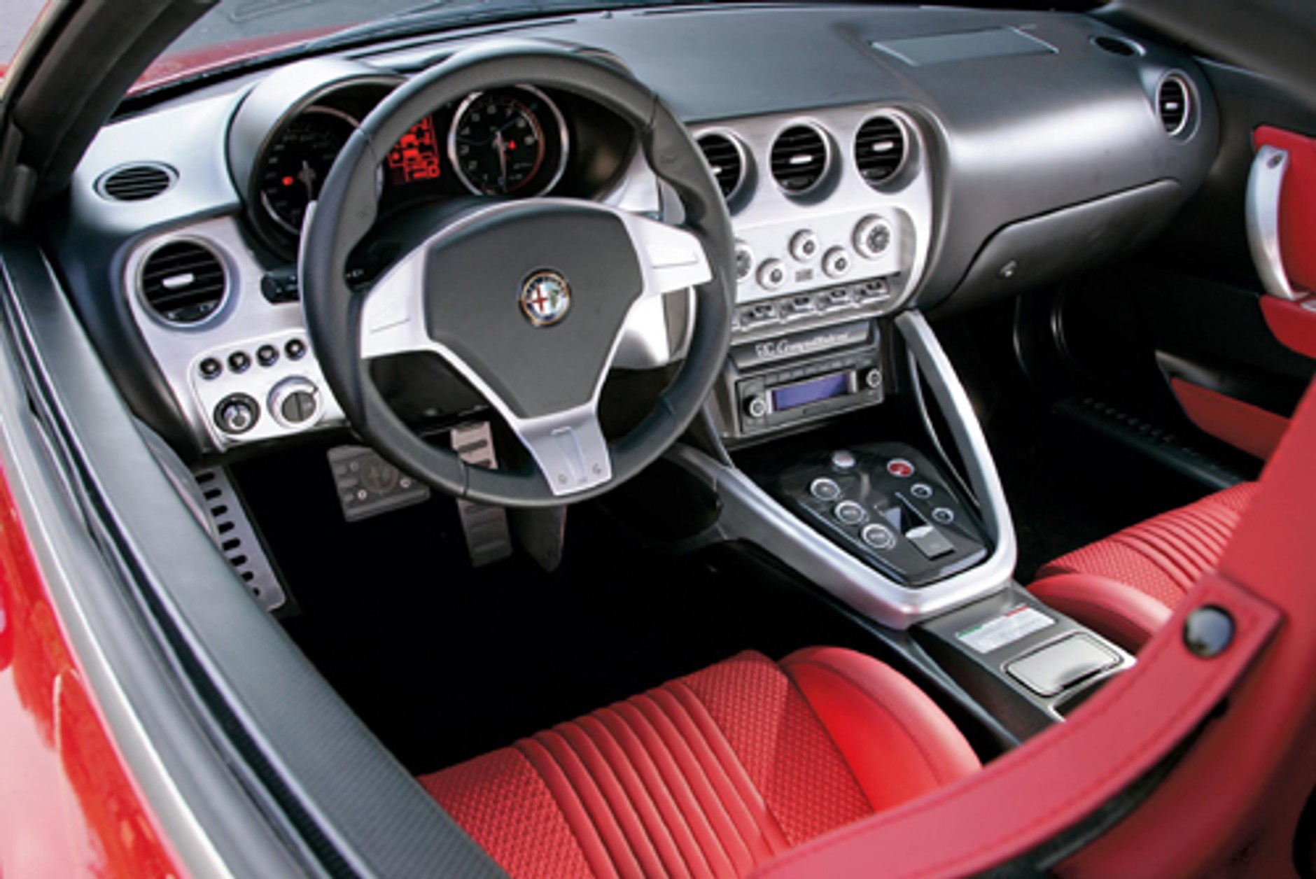 Alfa Romeo 8C Competizione - Drżyj Ferrari, Alfa nadchodzi!