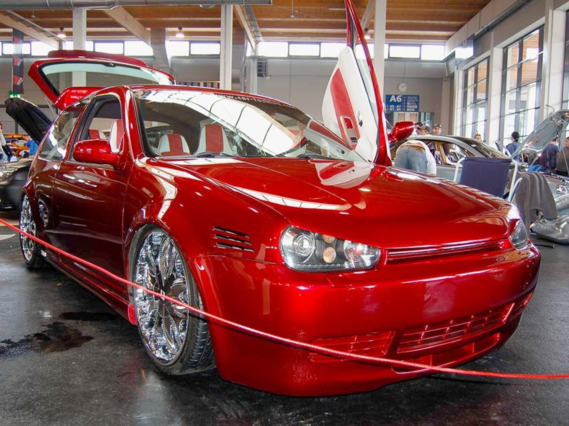 Tuning World Bodensee 2008: Golfy, drifting i dziewczyny -  fotogaleria (2)