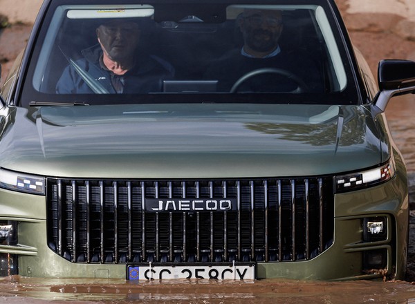 Próbowałem utopić chińskiego SUV-a Jaecoo J7. Sami mnie do tego namawiali