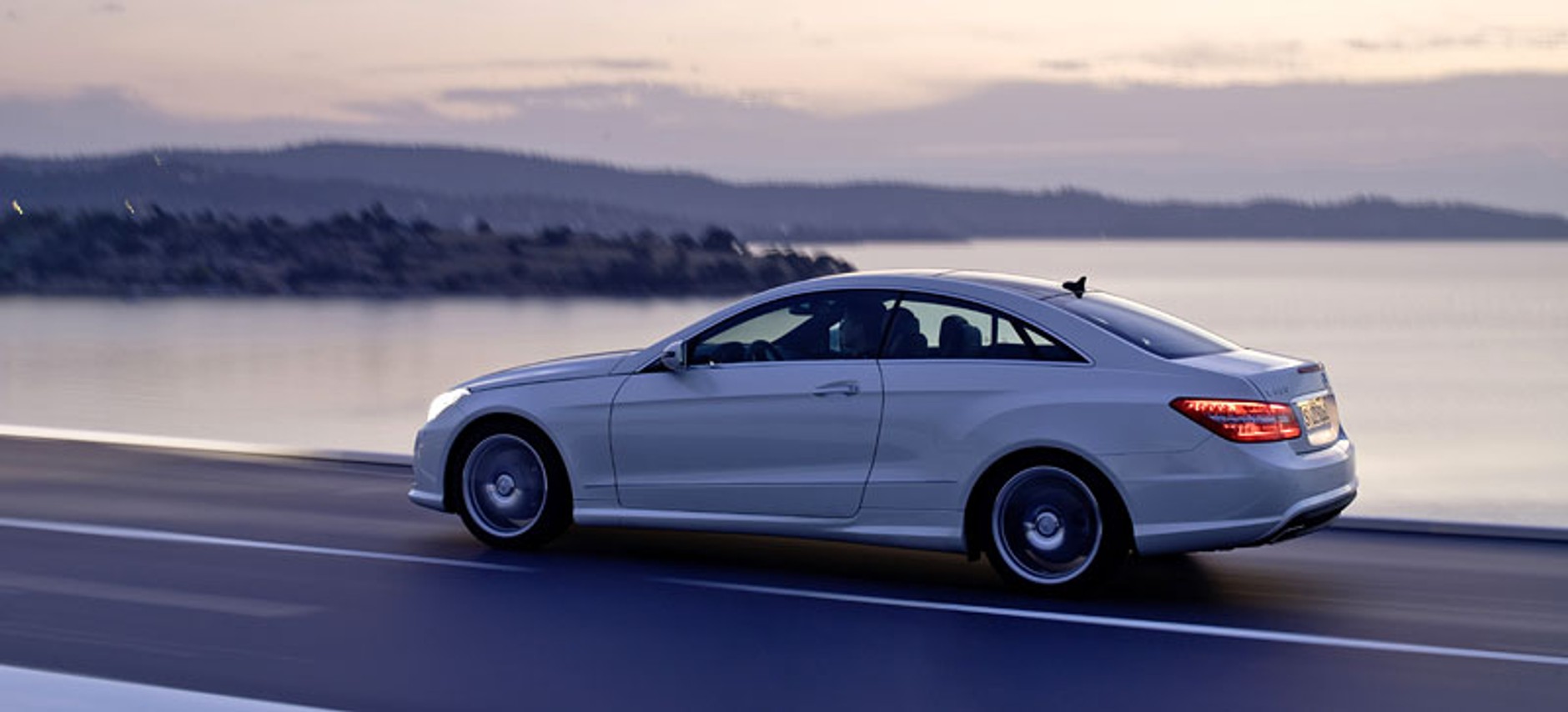 Genewa 2009: Mercedes-Benz E-Klasa Coupe - dane techniczne i zdjęcia