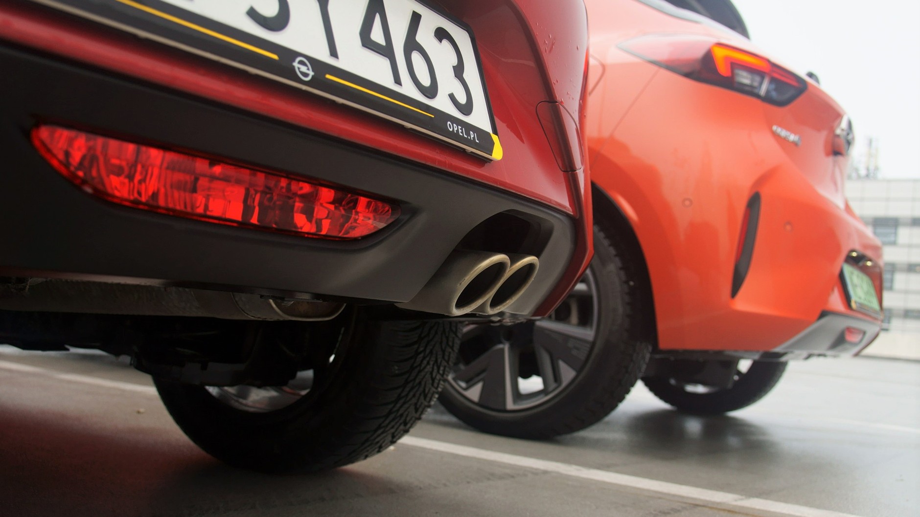 Opel Corsa – elektryk vs. spalinowiec. Który lepszy do miasta?