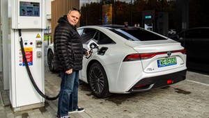 Jeździłem w Polsce Toyotą Mirai na wodór. Tak się ją tankuje