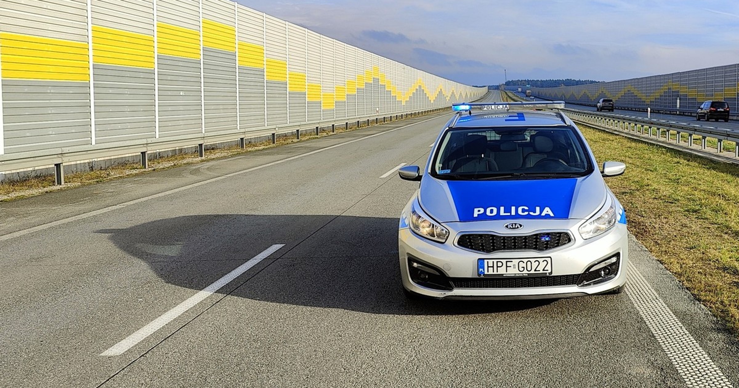 Policjanci zatrzymali pijanego kierowcę na trasie S8. Spał na pasie awaryjnym