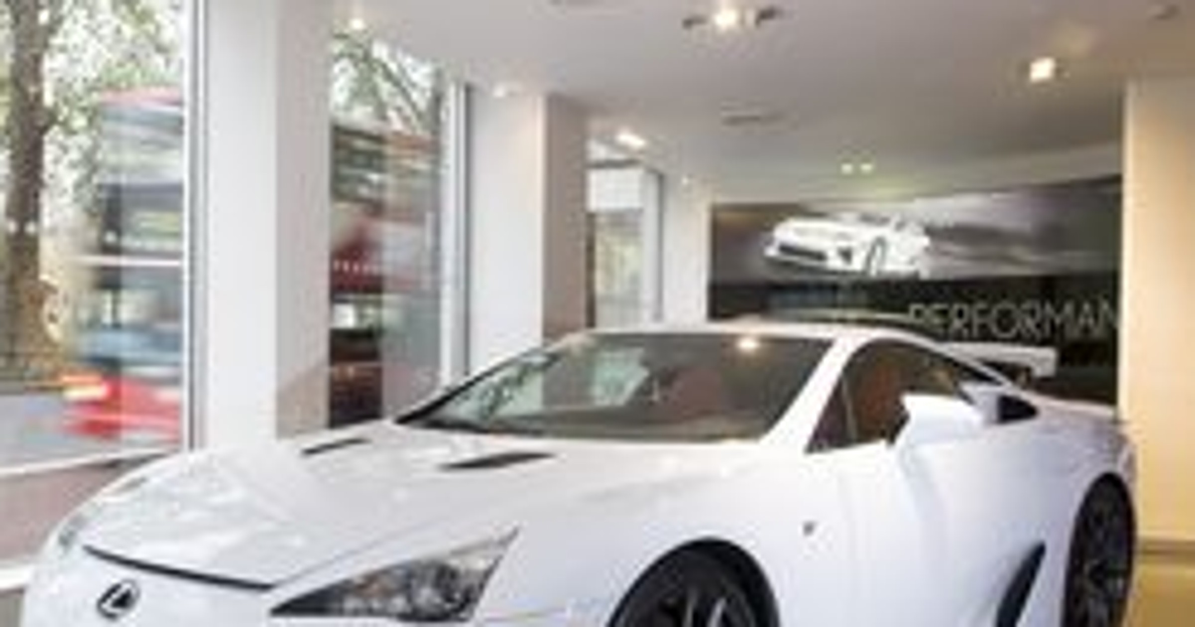Lexus LFA: zainteresowanie przekroczyło plany produkcyjne
