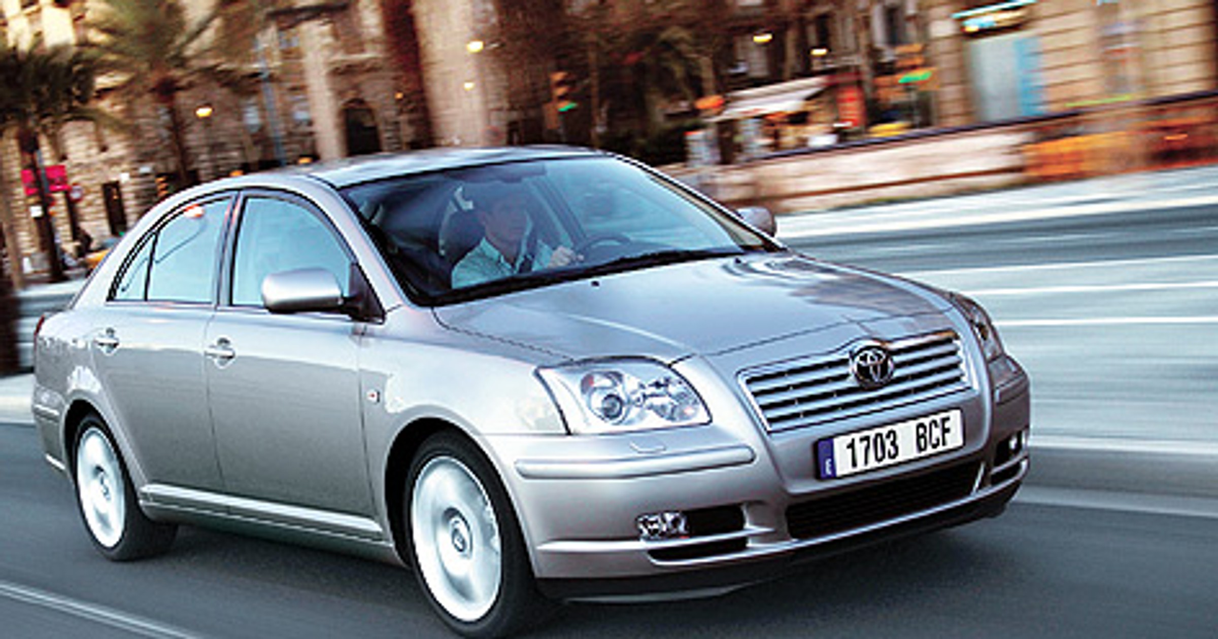 Autem nr 1 na 2004 rok w Polsce została Toyota Avensis