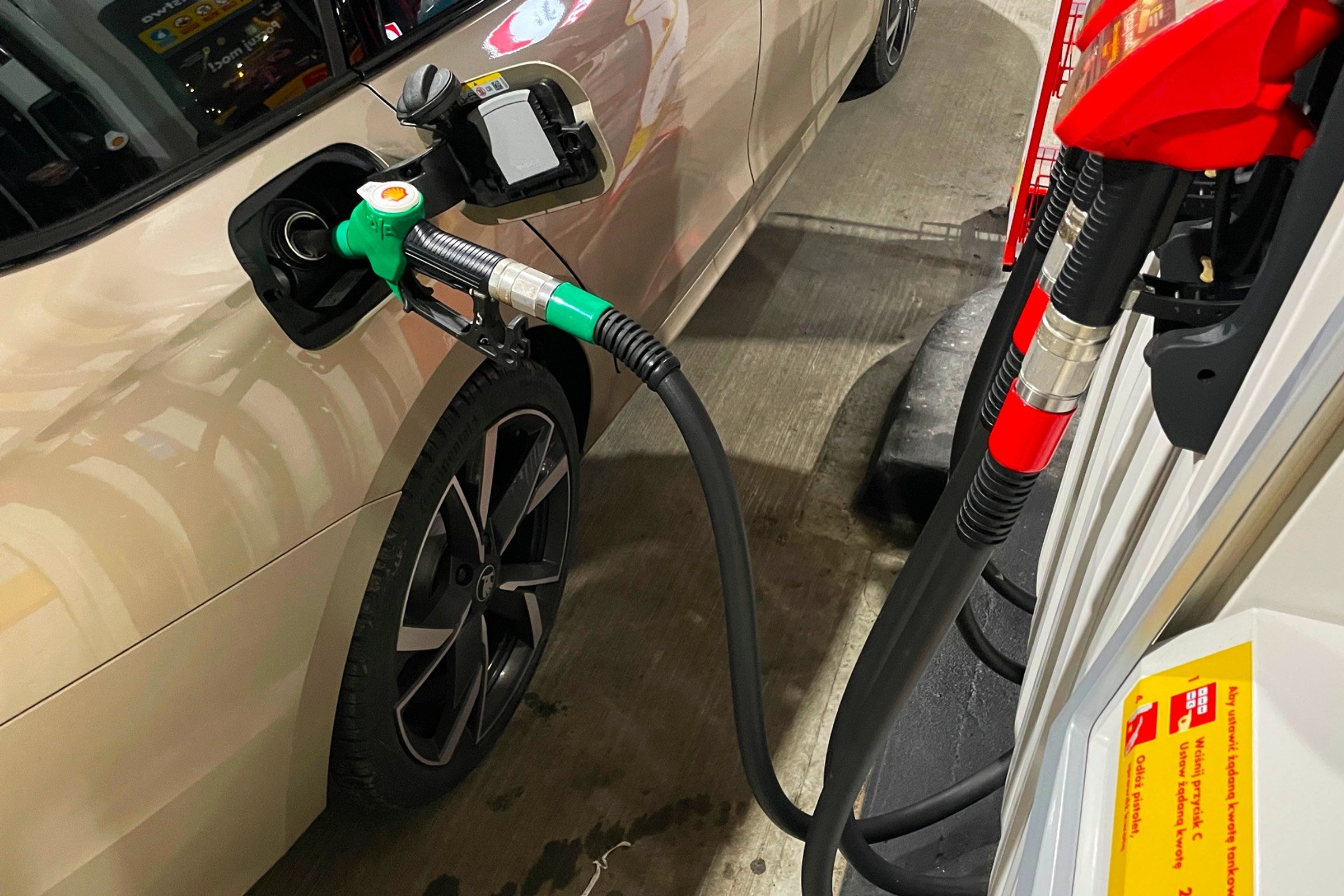 To nie żadne triki, to proste sposoby na tańszą jazdę autem. Tak obniżysz spalanie