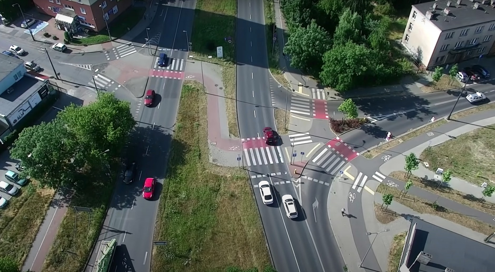 Policja coraz częściej używa do monitorowania przejść dronów.