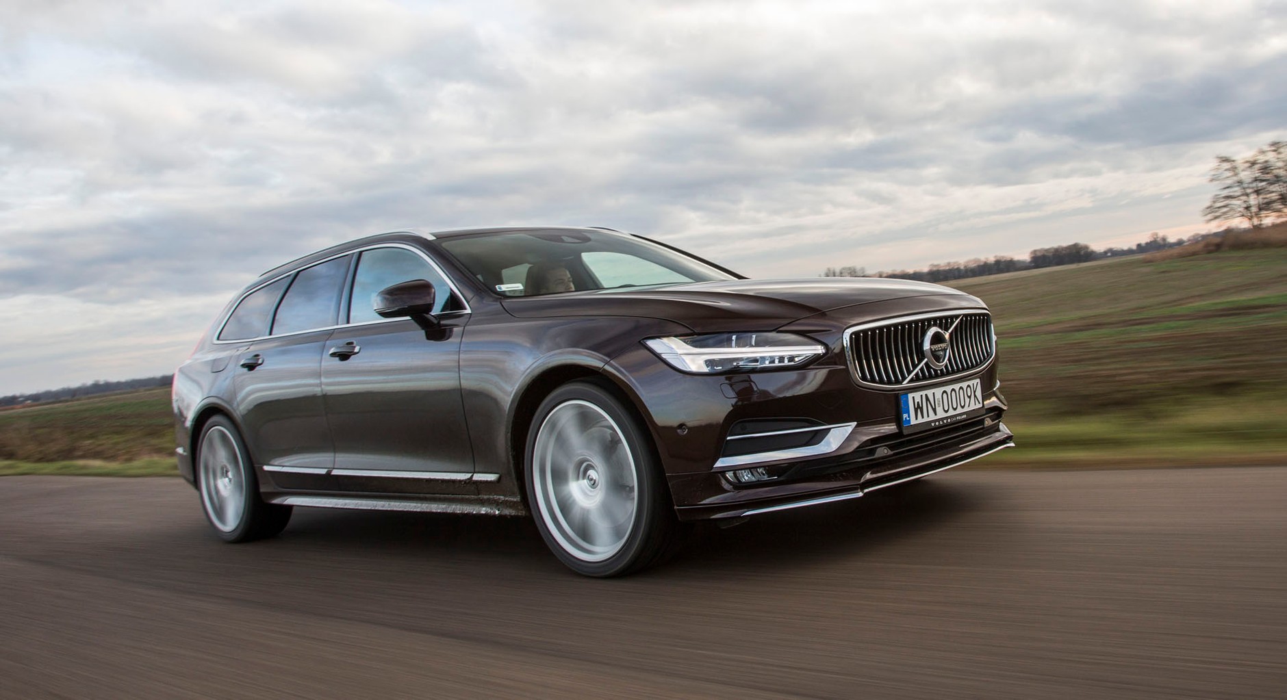 Volvo V90 D5 AWD - pięć metrów dobrego stylu