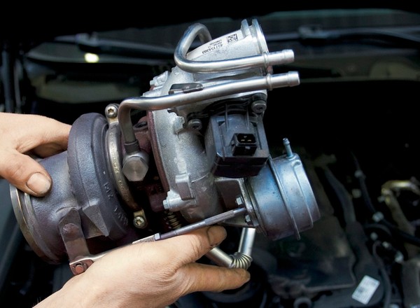 Jak wyglada regeneracja turbosprężarki krok po kroku?