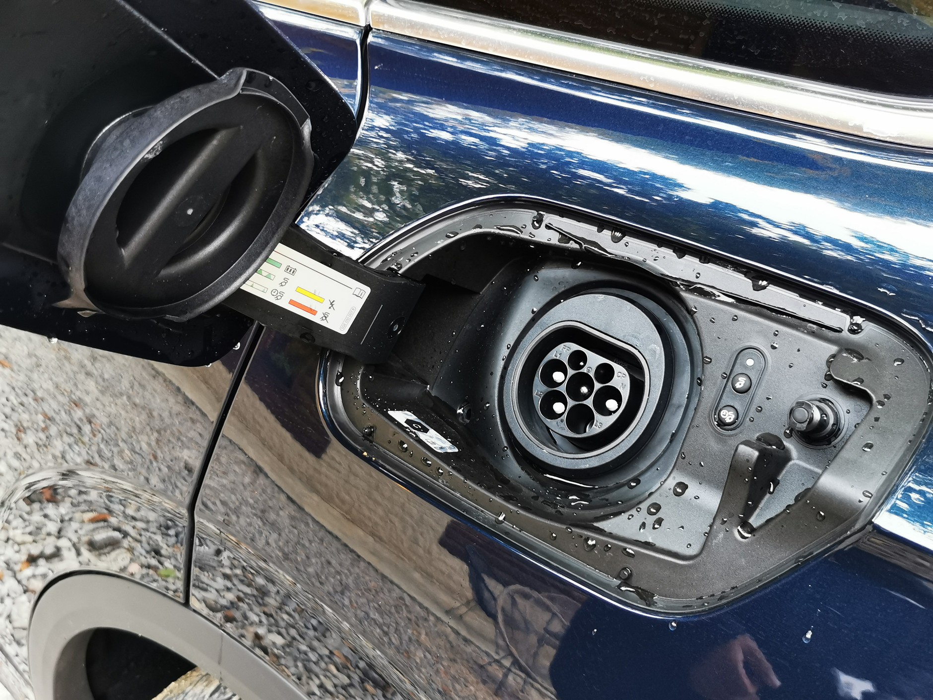 Touareg dostępny jest z napędami hybrydowymi Plug-in w dwóch wersjach