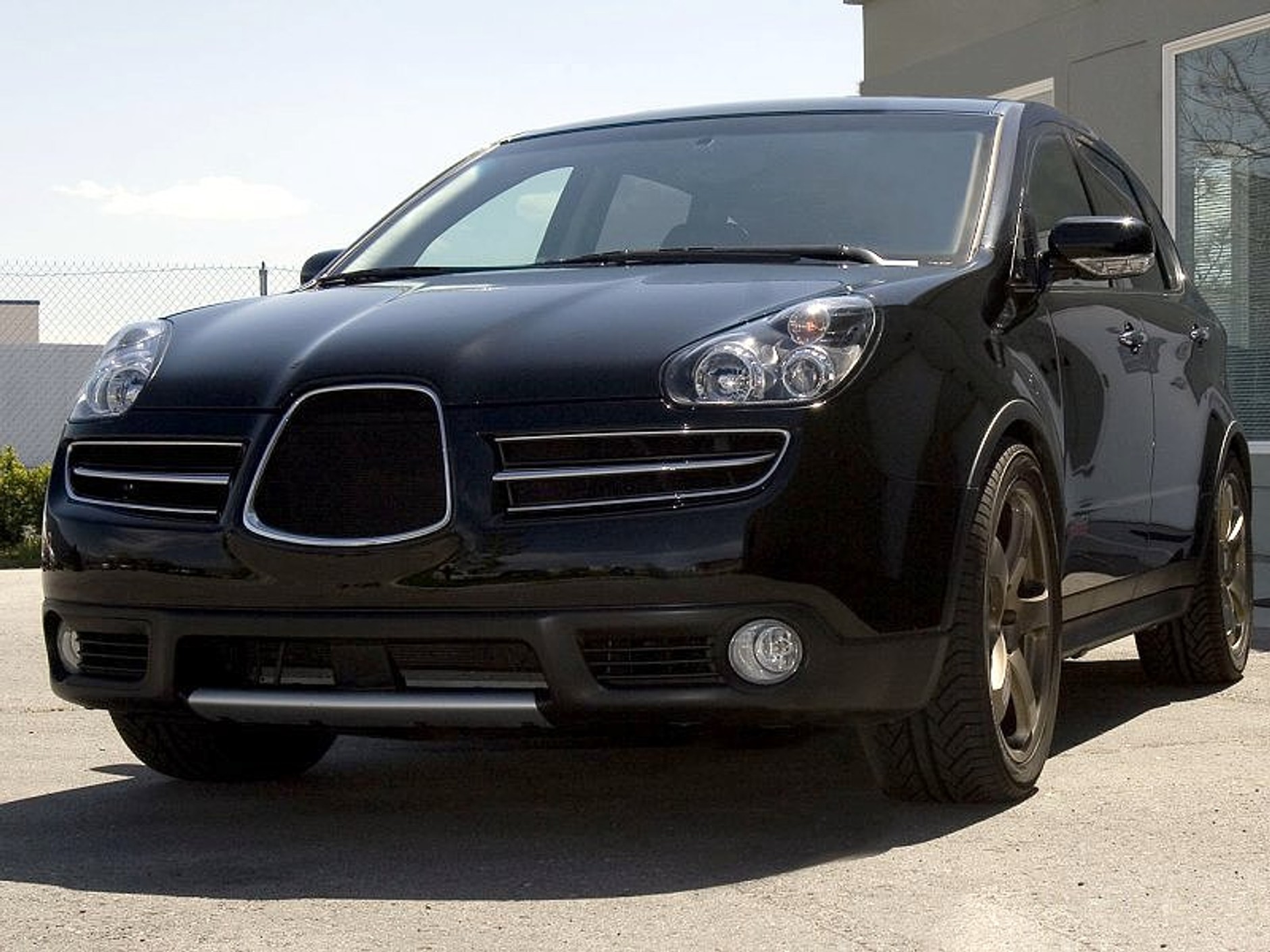 COBB Tribeca B9: tajemniczy jeździec