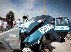 Crashtest barier drogowych - Czy może być bezpieczniej?