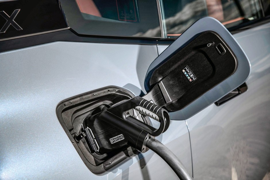 BMW iX (2021)