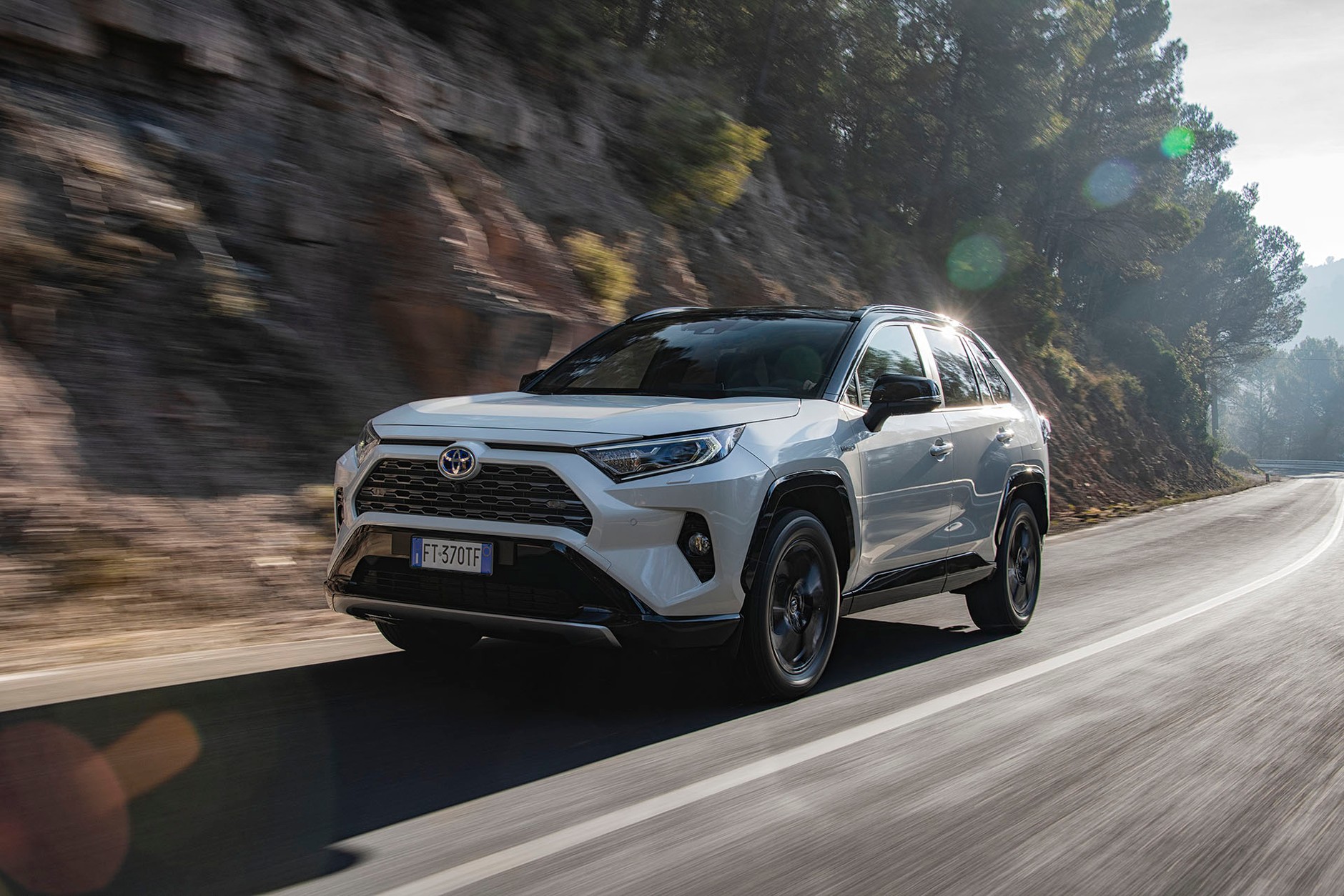 Nowa Toyota RAV4 - jak jeździ wersja hybrydowa?