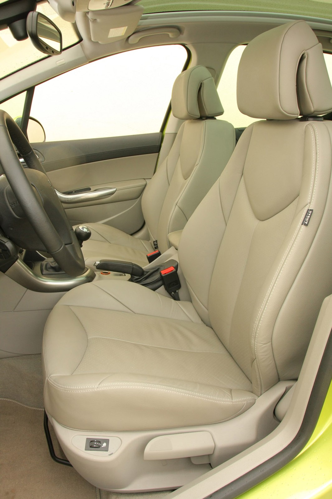 Używany Peugeot 308: poznaj największe wady i zalety francuskiego kompaktu