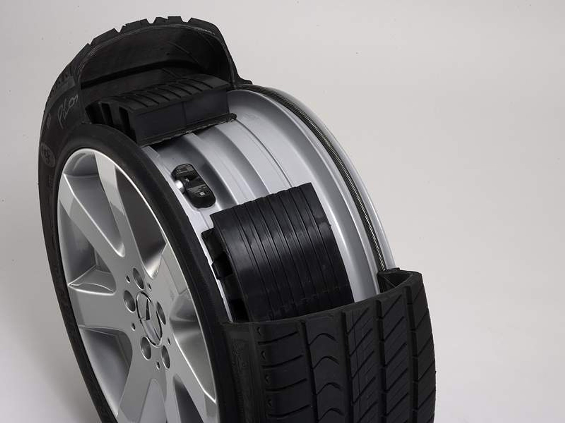 Mercedes-Benz S 600 Guard – osobisty ochroniarz