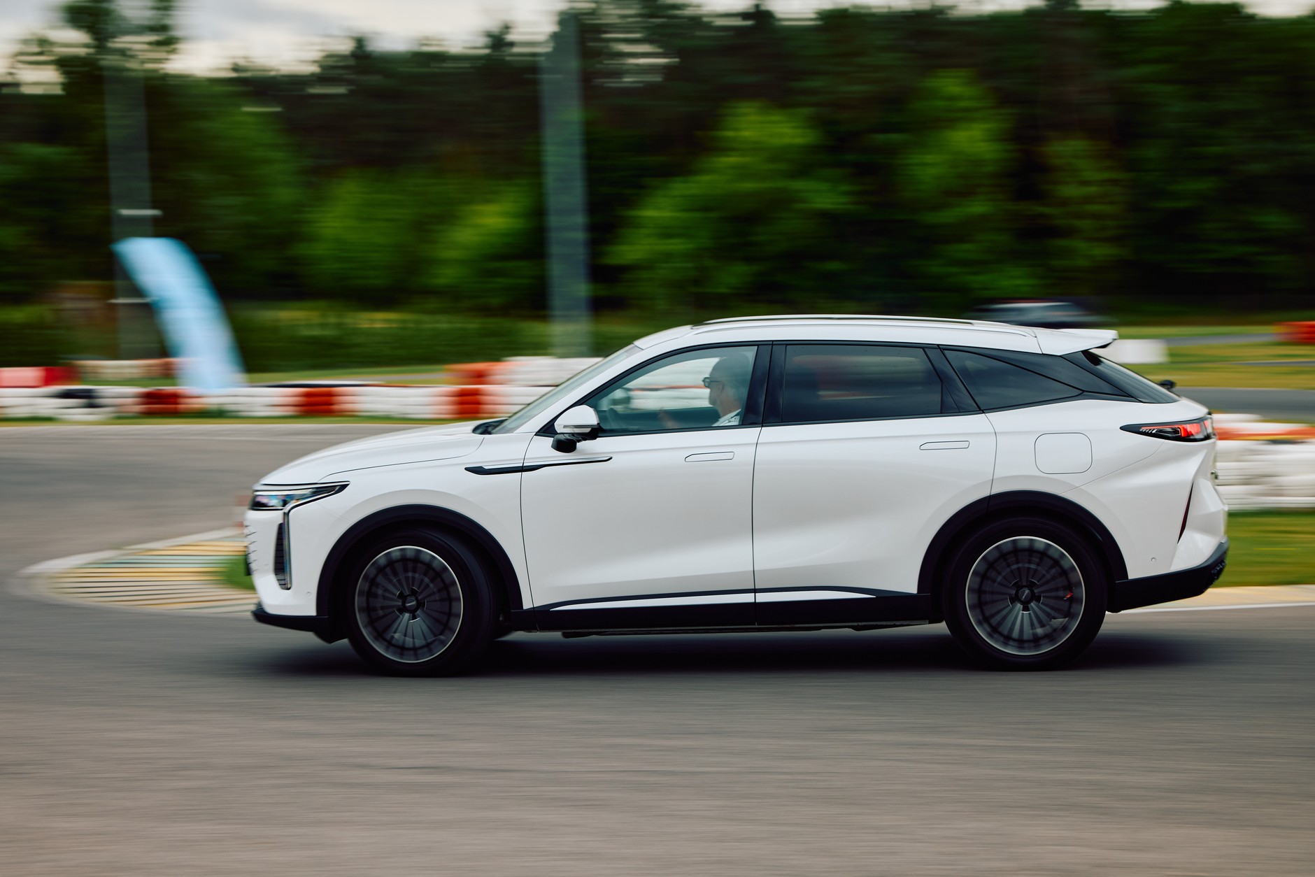 Omoda 9 Super Hybrid. Pierwsza jazda w Polsce