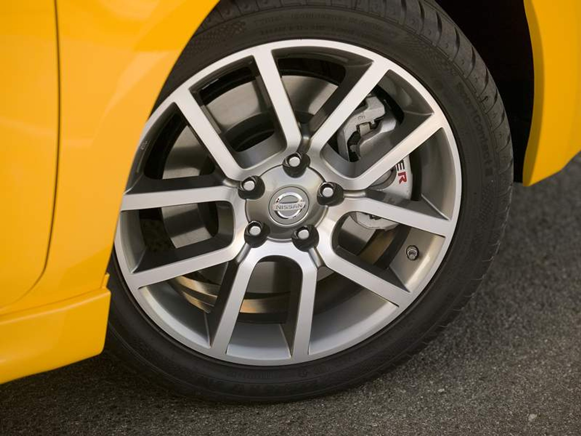 Nissan Sentra SE-R – kompaktowy i drapieżny