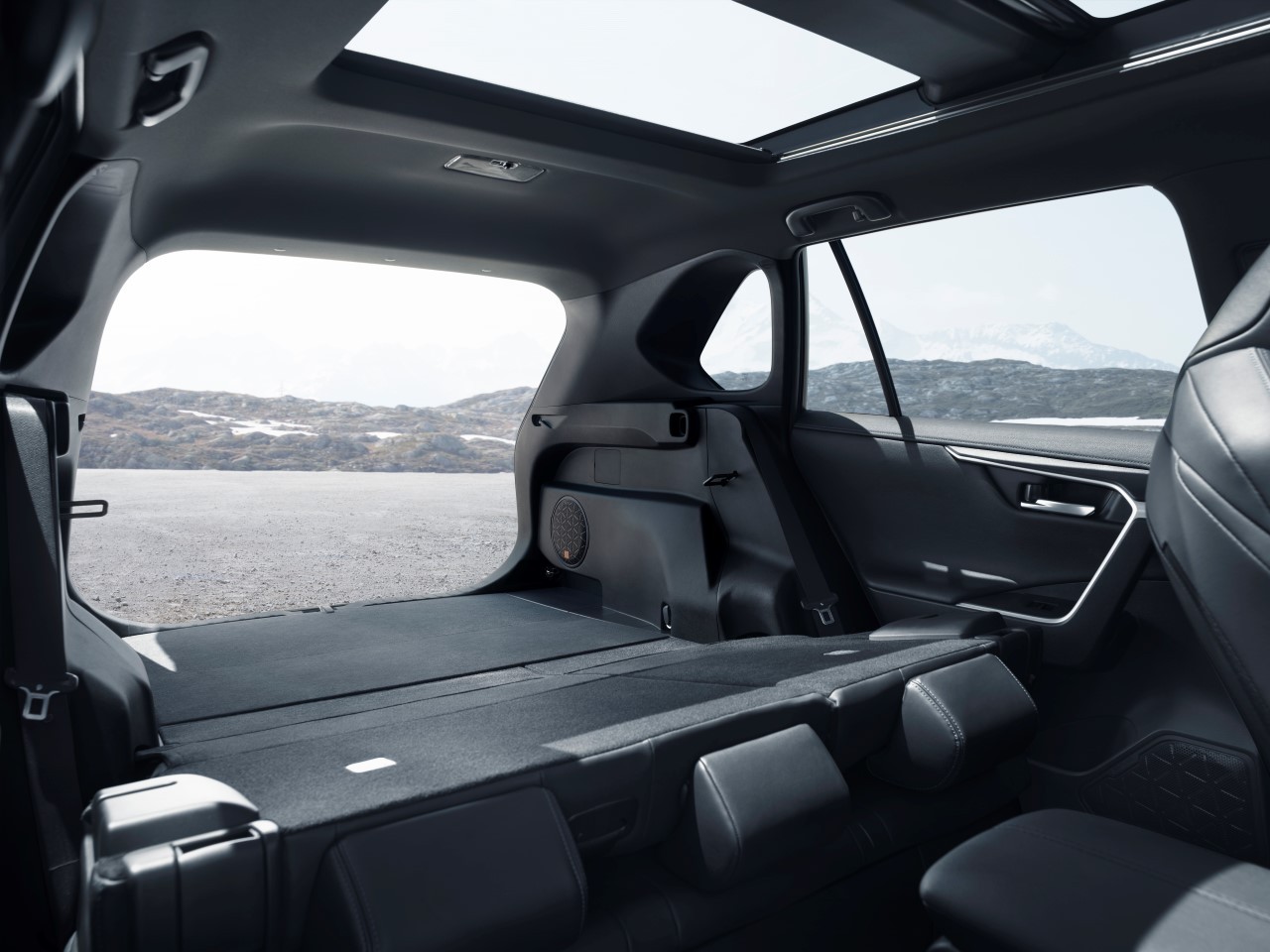 Toyota RAV4 Hybrid na Salonie Samochodowym w Paryżu