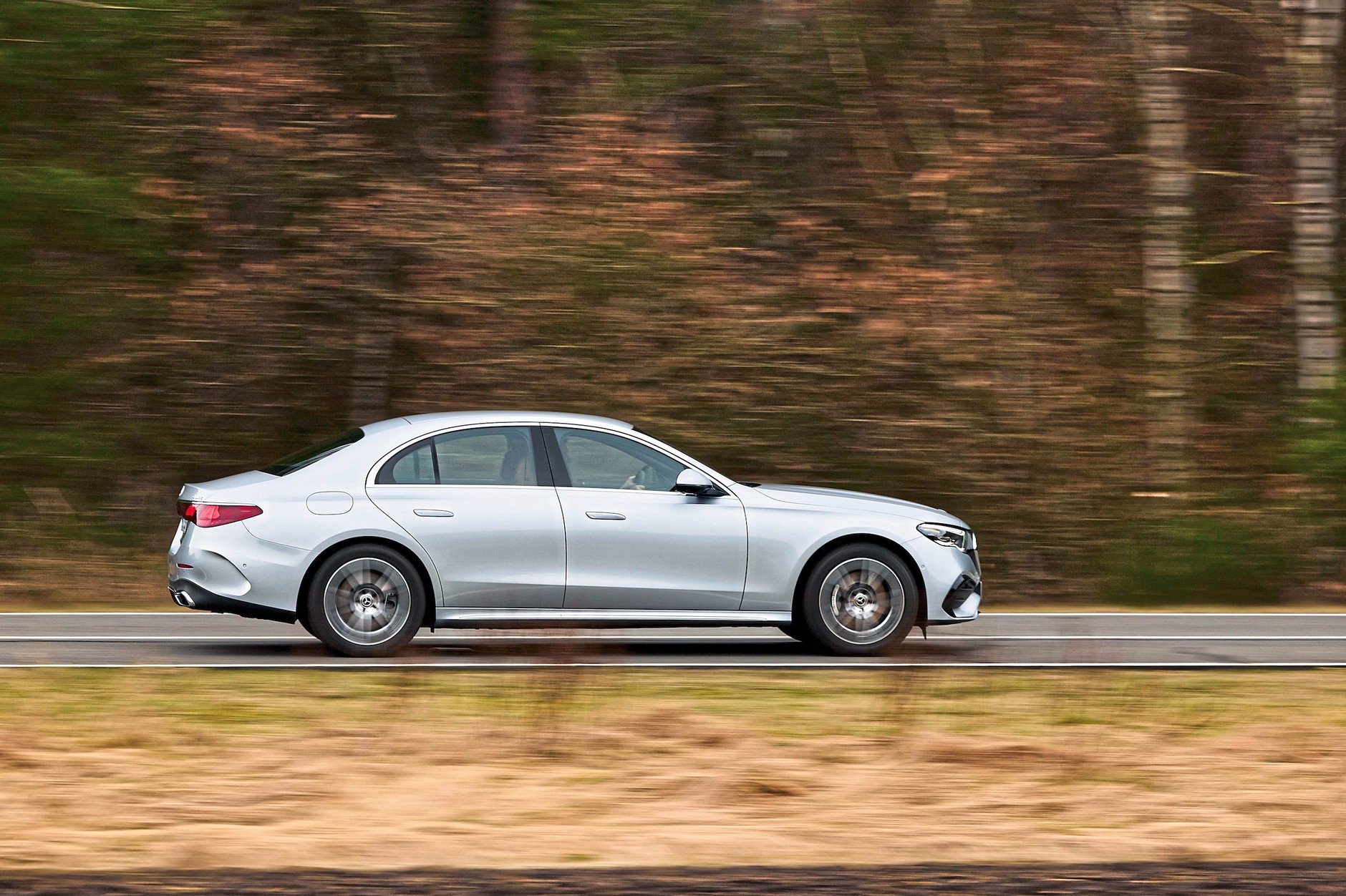 Mercedes E 400 e kontra Volvo S90 T8