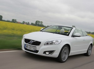Volvo C70 przyciąga spojrzenia