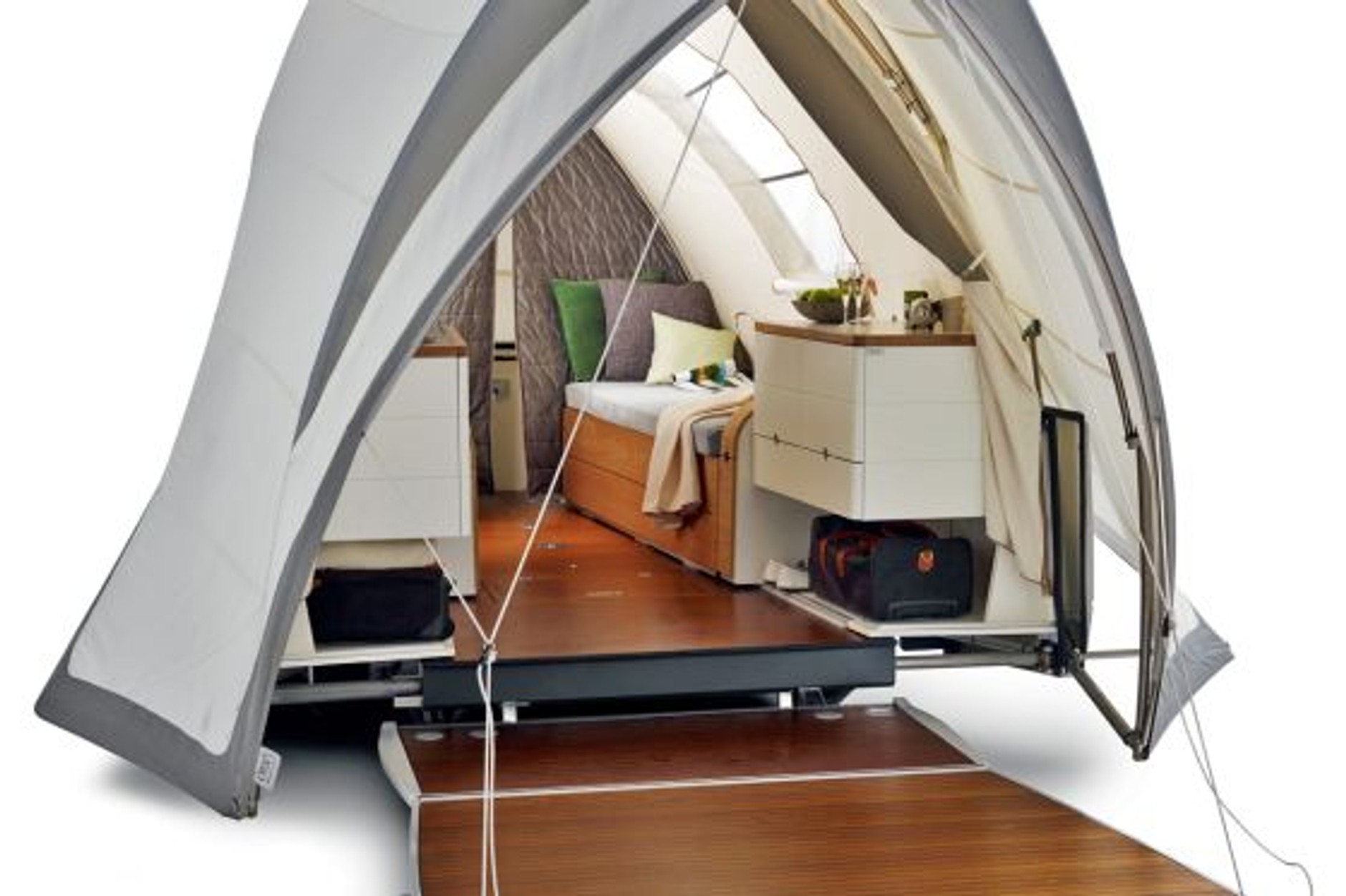 ... elektryczne żaluzje i łóżka. W kuchni elektryczny bojler i 36 litrowa lodówka. Cena 25.000 euro.