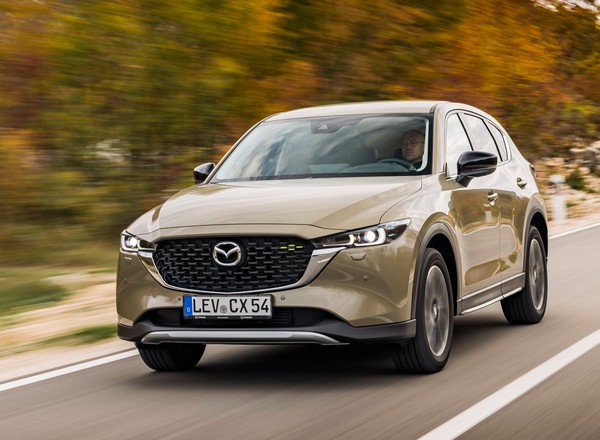 Kompaktowy SUV dostępny od ręki? Proszę bardzo: Mazda CX-5 2.0 od 142 800 zł - poradnik kupującego