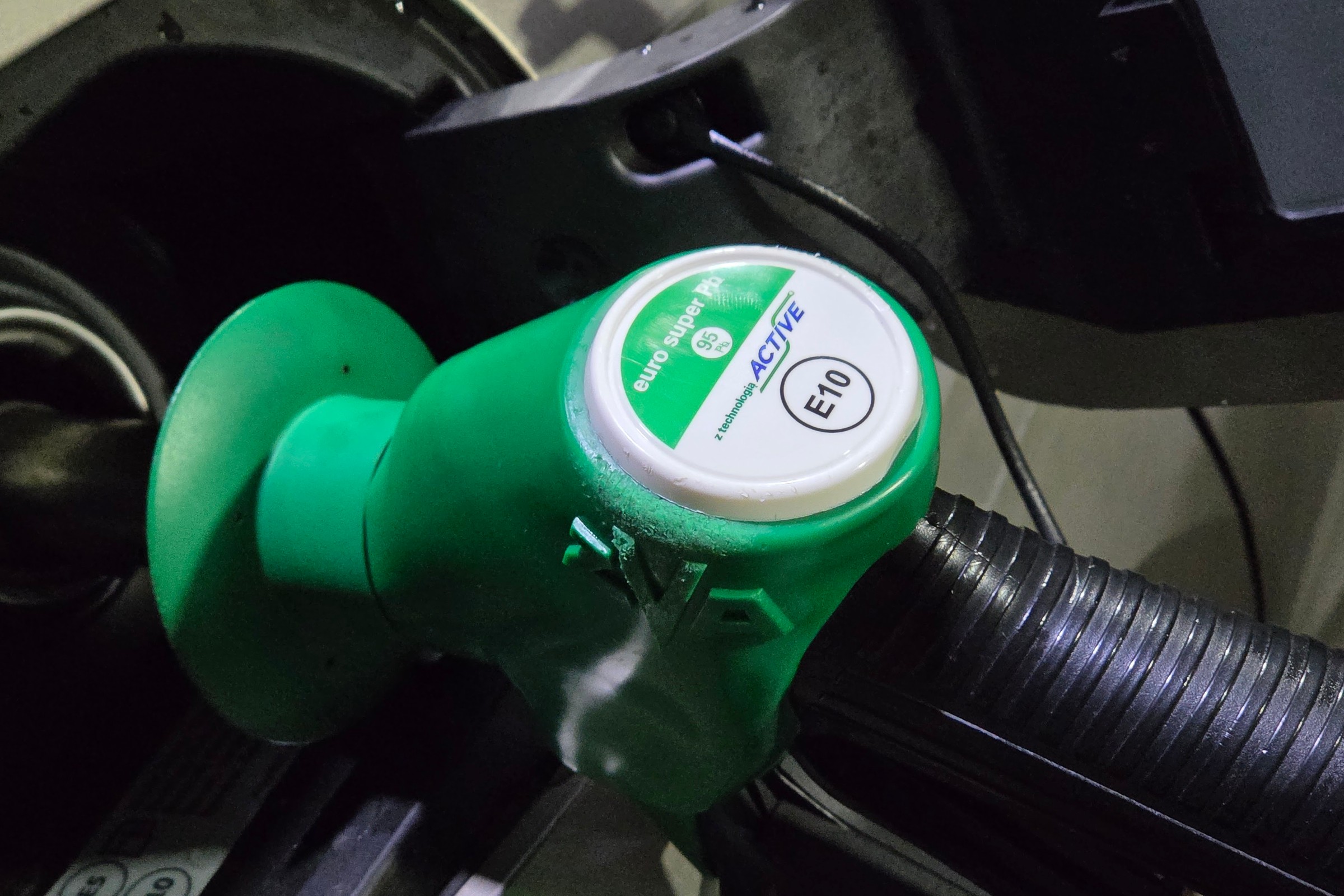 Diesel podrożał aż o 14 gr na litrze. Mamy prognozy cen paliw na grudzień. Będą zmiany