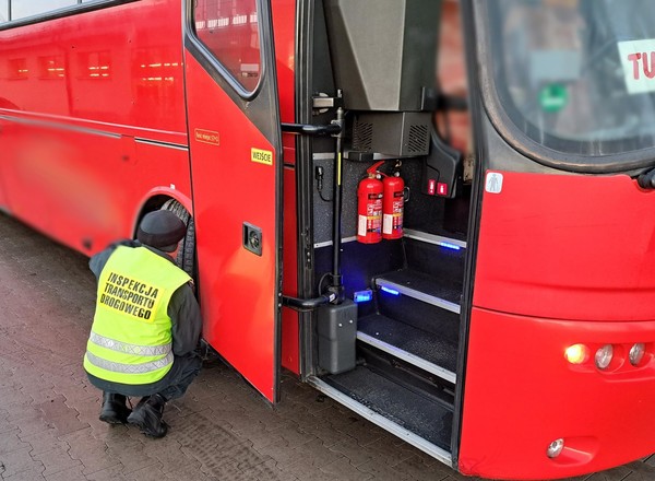Rozpoczynają się ferie. Inspektorzy ITD sprawdzają autokary