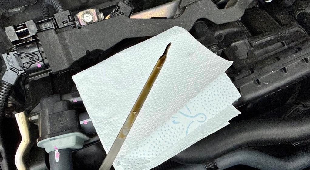 W wyniku jazdy na krótkich odcinkach może rosnąć w silniku poziom oleju. To grozi nawet zniszczeniem silnika