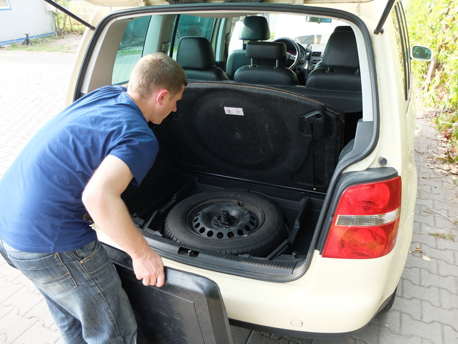 Volkswagen Touran 1.9 TDI - cena 13 400 zł