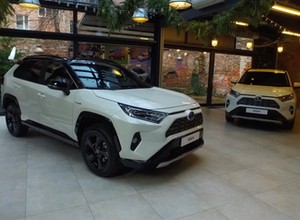 Nowa Toyota RAV4 - Robert testuje
