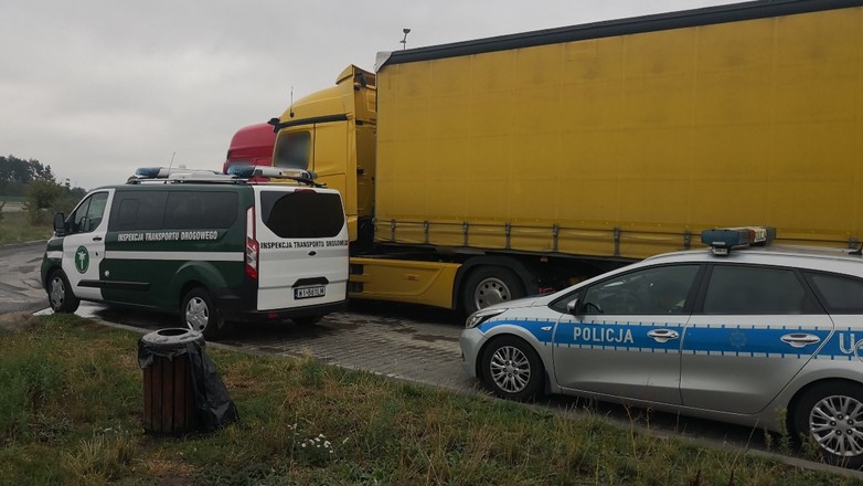 Patrol ITD zatrzymał estońską ciężarówkę, żeby sprawdzić, czy wnoszone są opłaty za przejazd