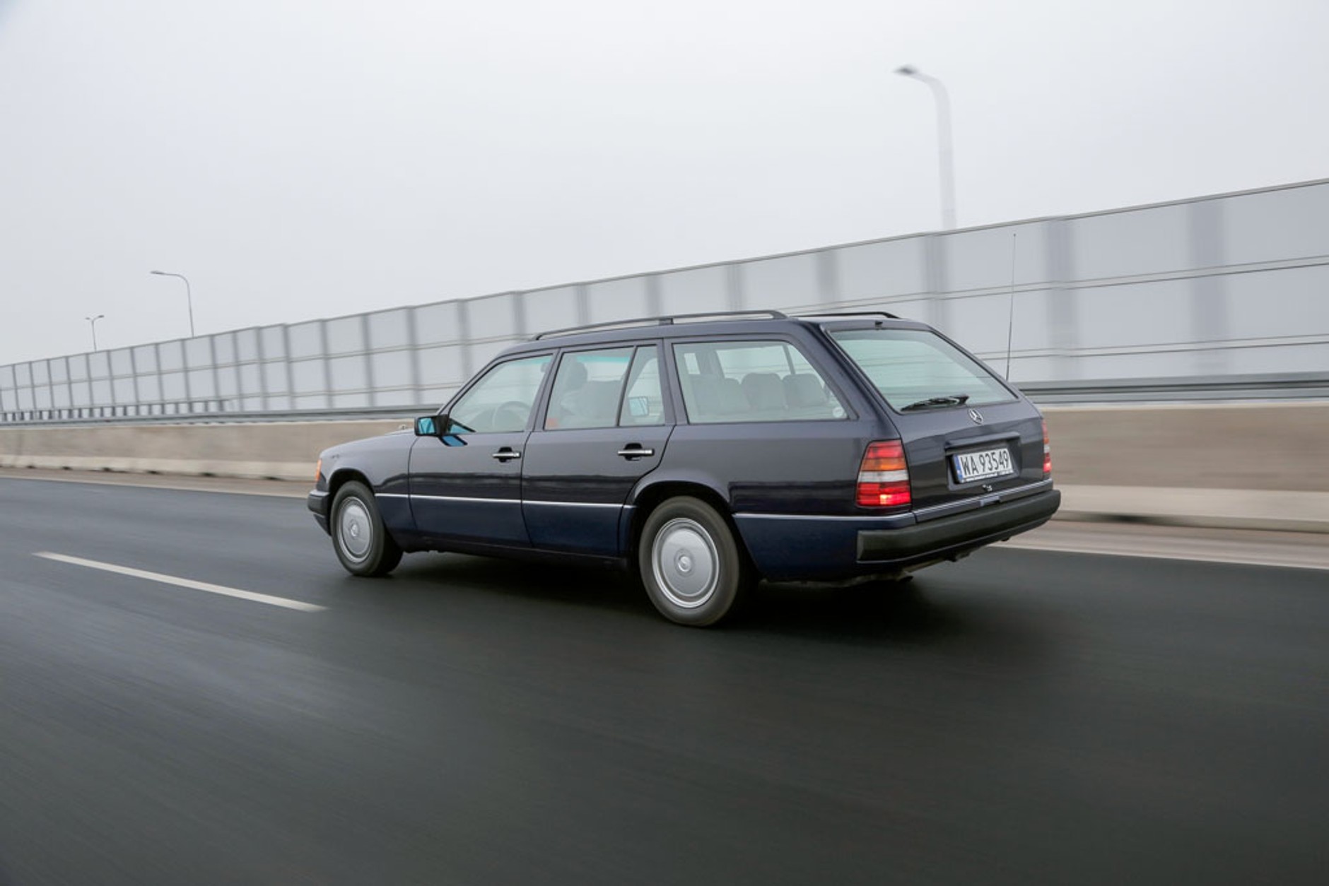 Mercedes S124 kontra Volvo 740 kombi - który klasyk będzie lepszy na co dzień