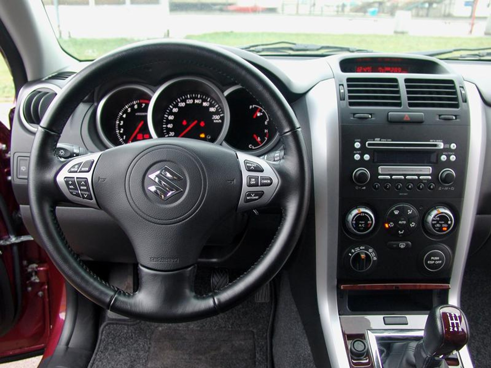 Suzuki Grand Vitara 2.0i DX 5d: terenowy atleta