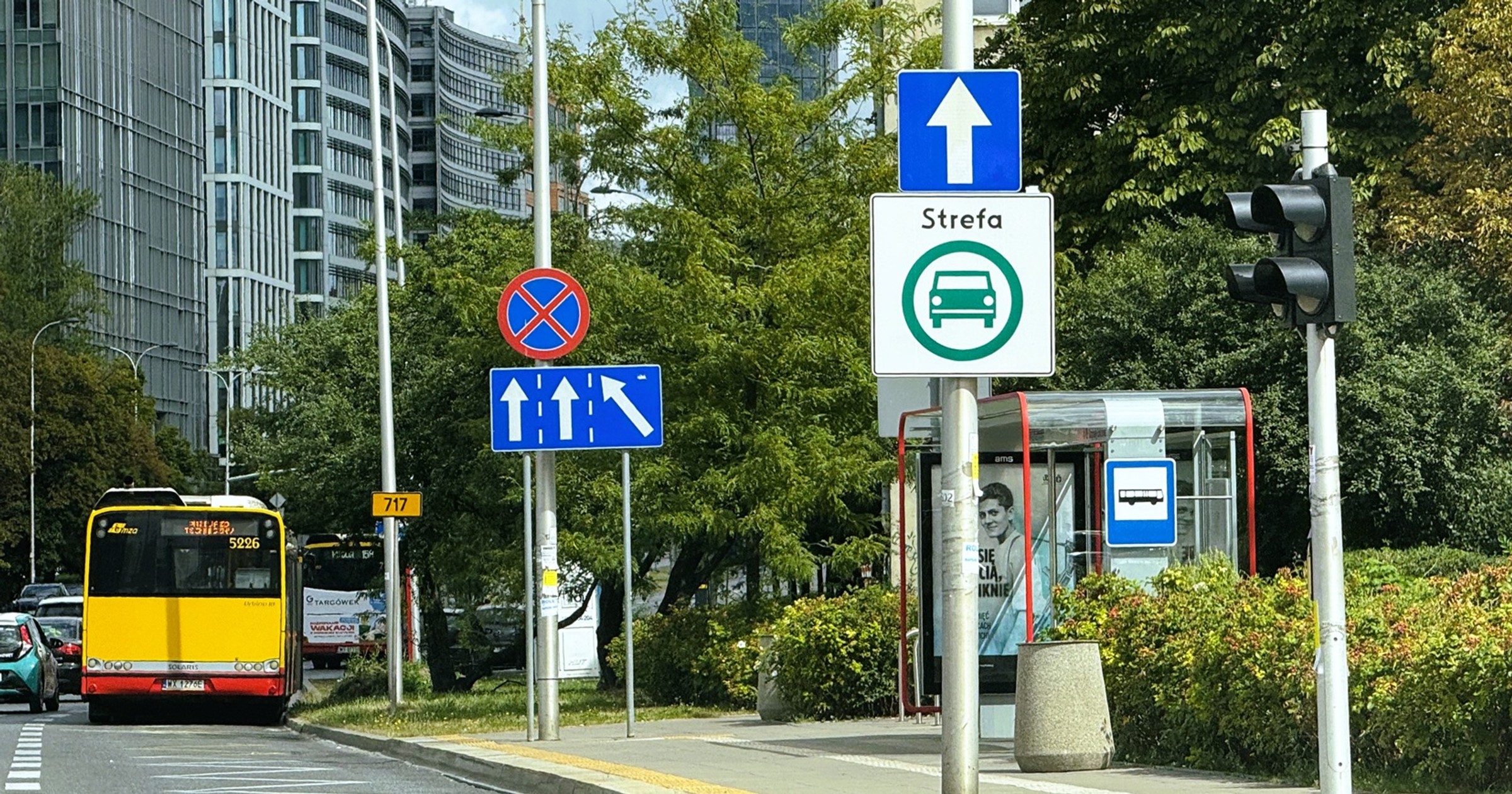 Znak informujący o wjeździe do strefy czystego transportu (SCT)