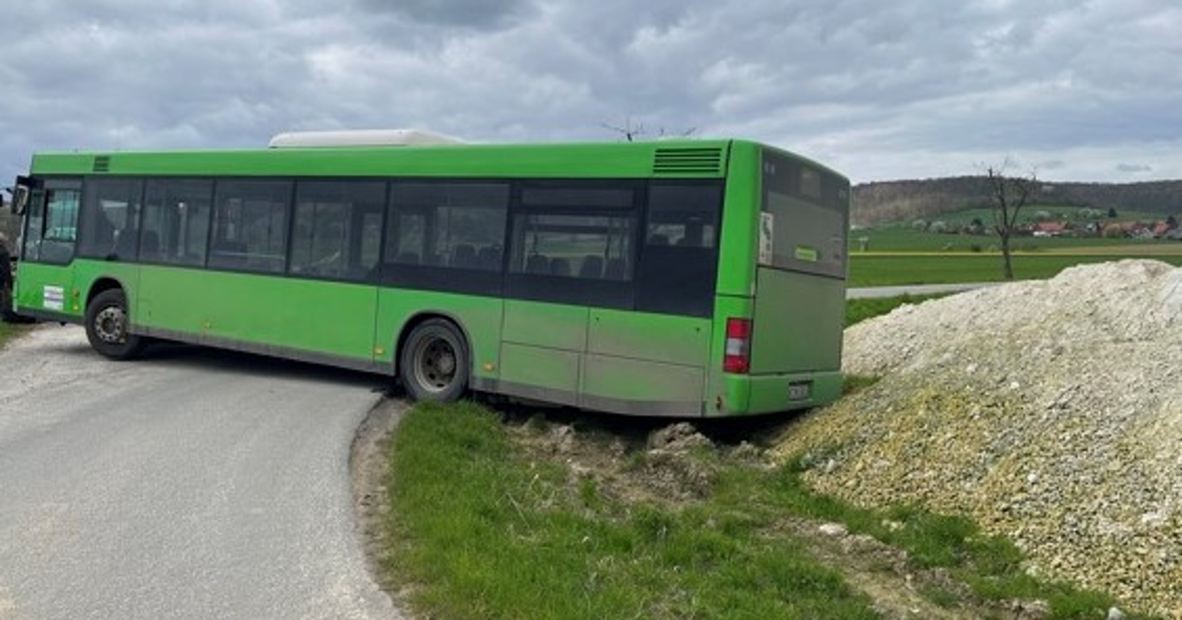 W 1,5 godziny kierowca autobusu trzykrotnie wypadł z drogi