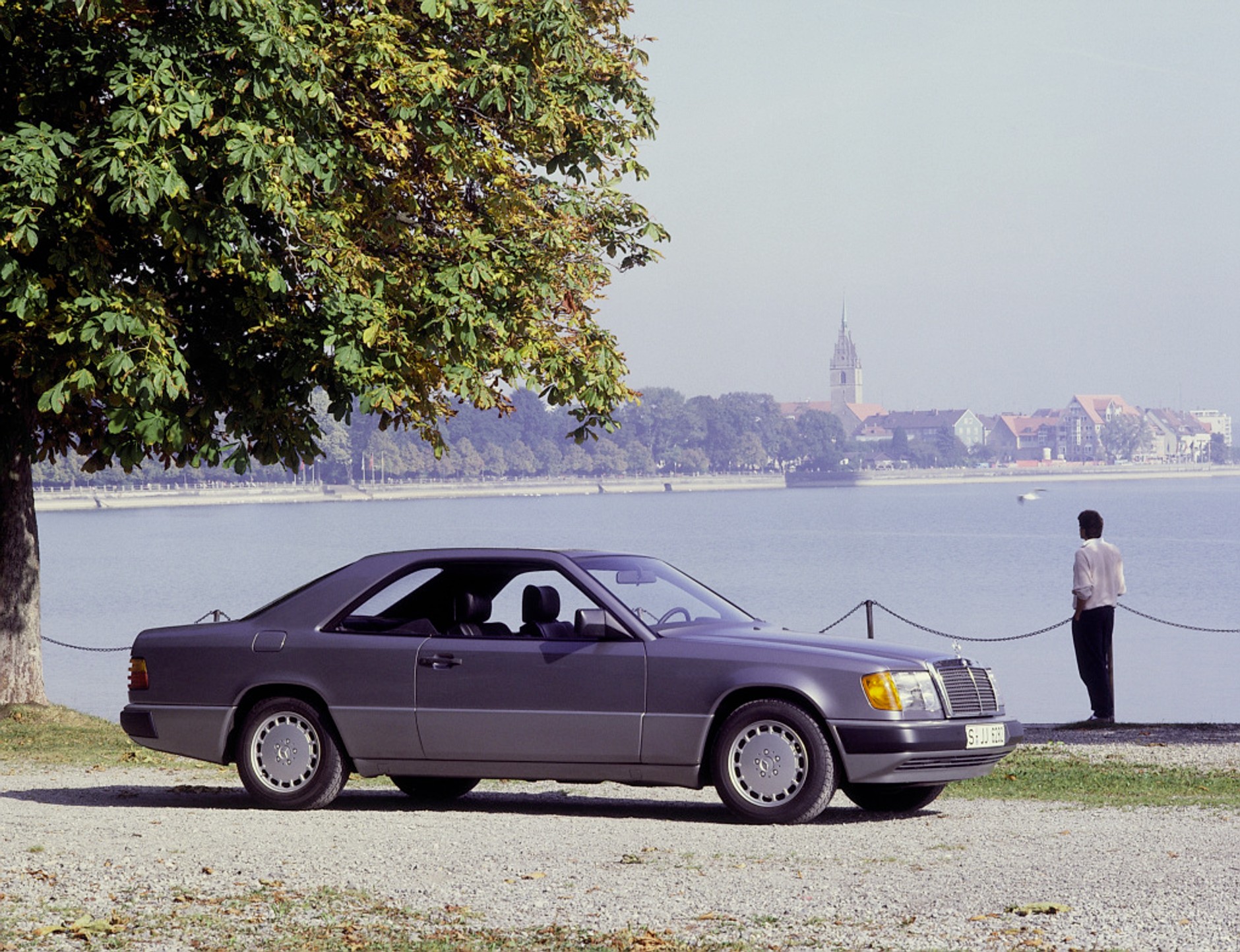 Mercedes W124 ma 35 lat