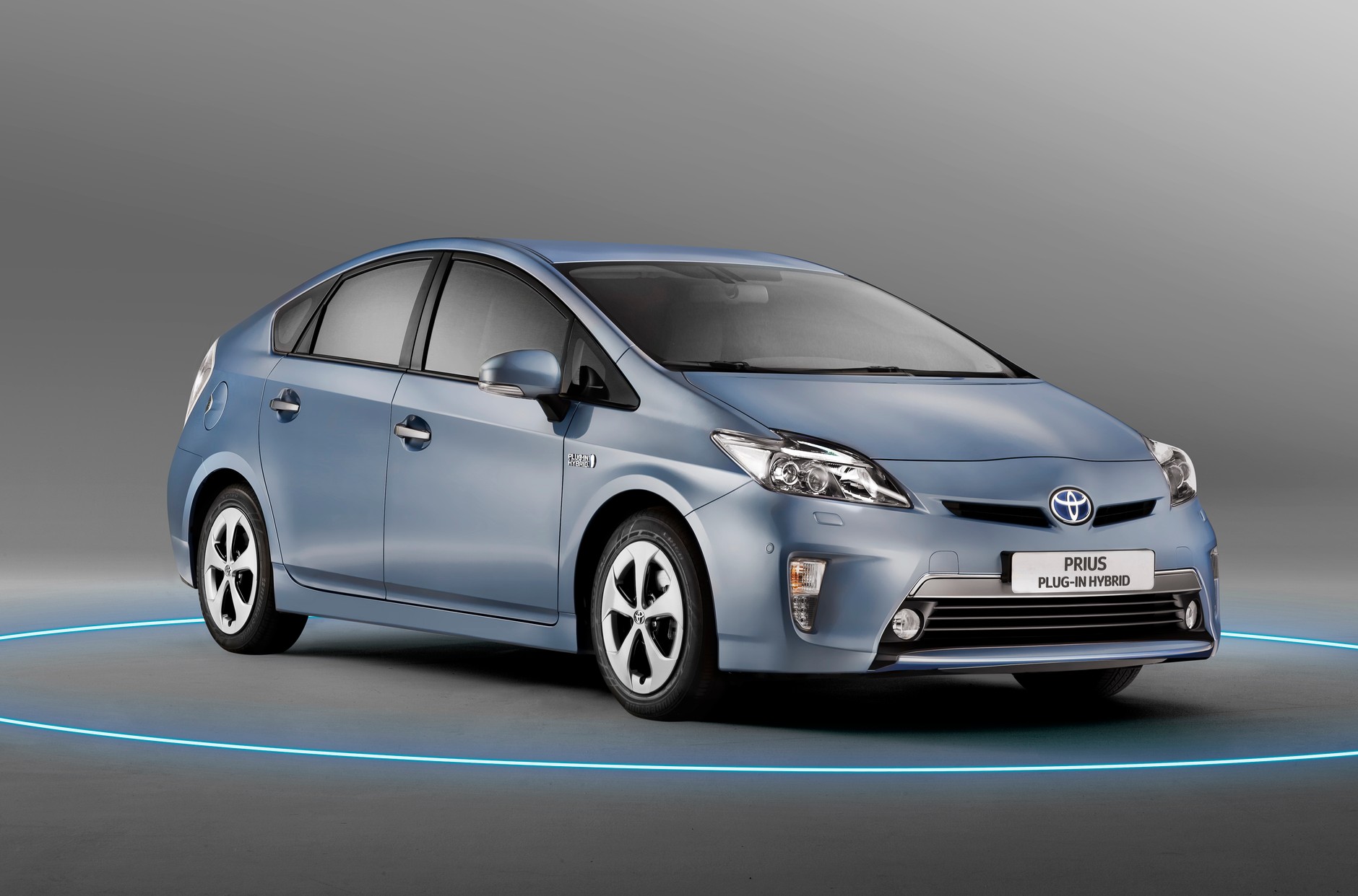 Toyota Prius Plug-In Hybrid: jazda tańsza o 50%