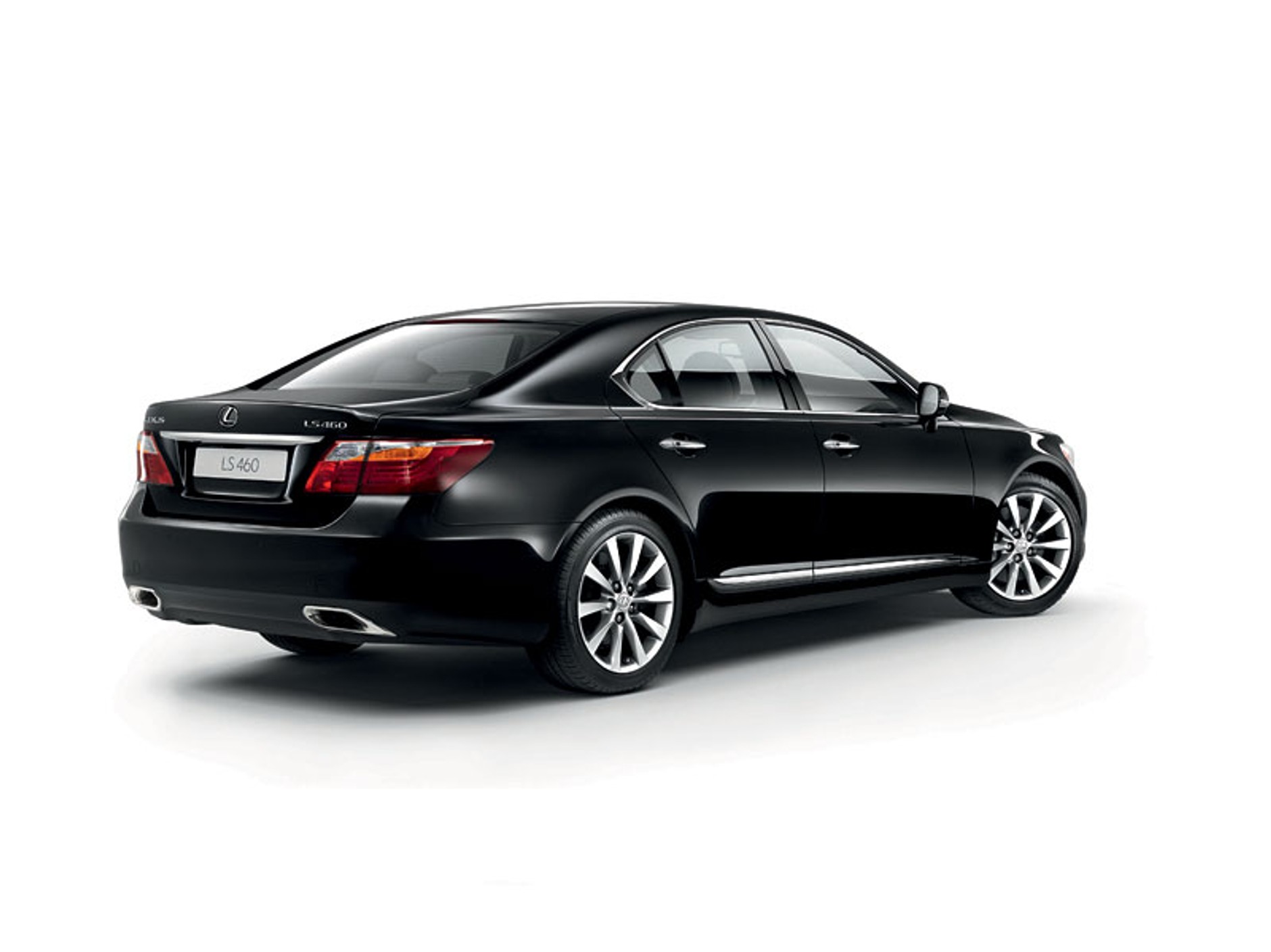 Lexus LS 600 h 2010: nowe akumulatory i więcej miejsca w bagażniku