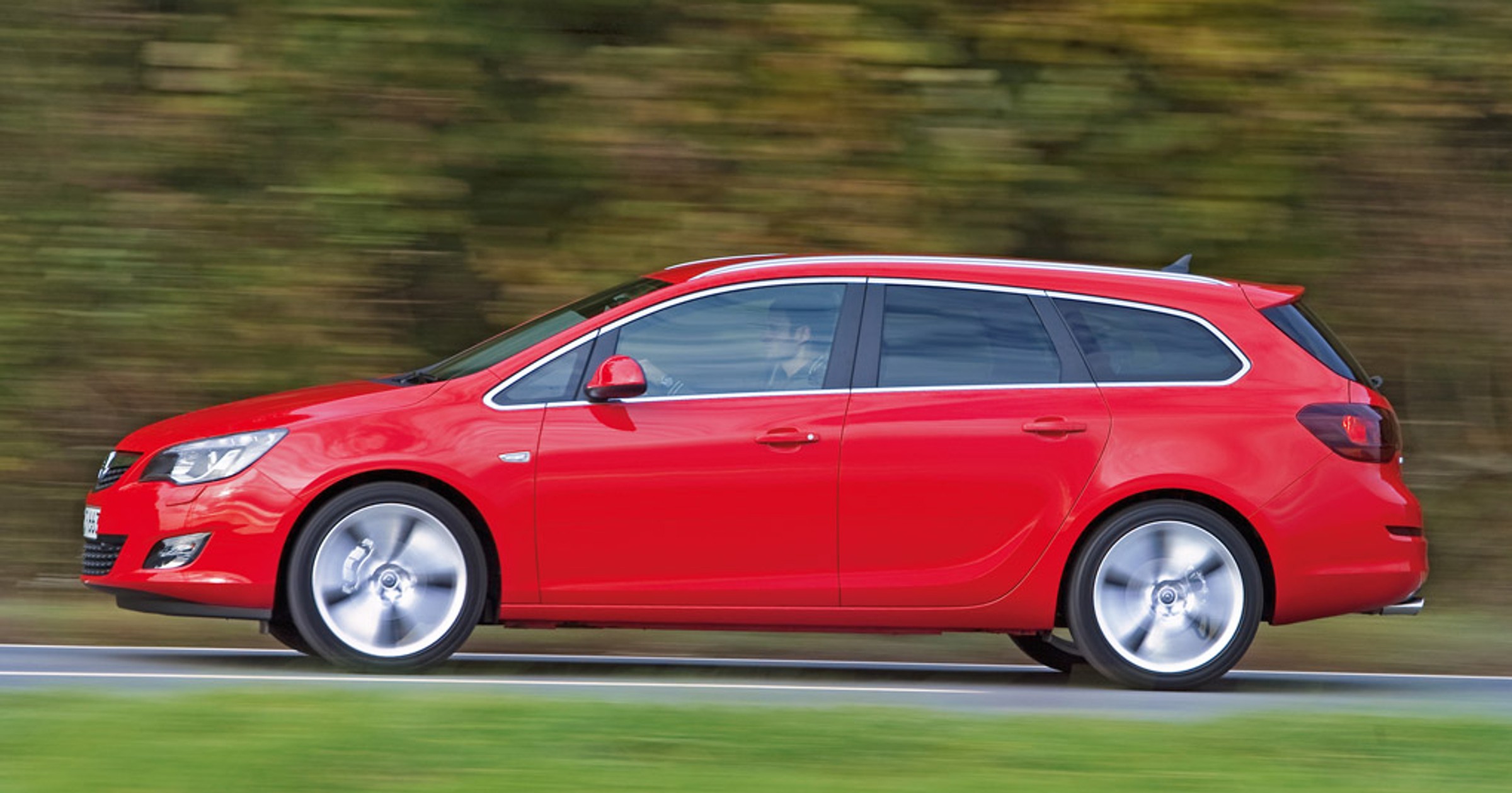 Opel Astra Sports Tourer: Sportowy turysta