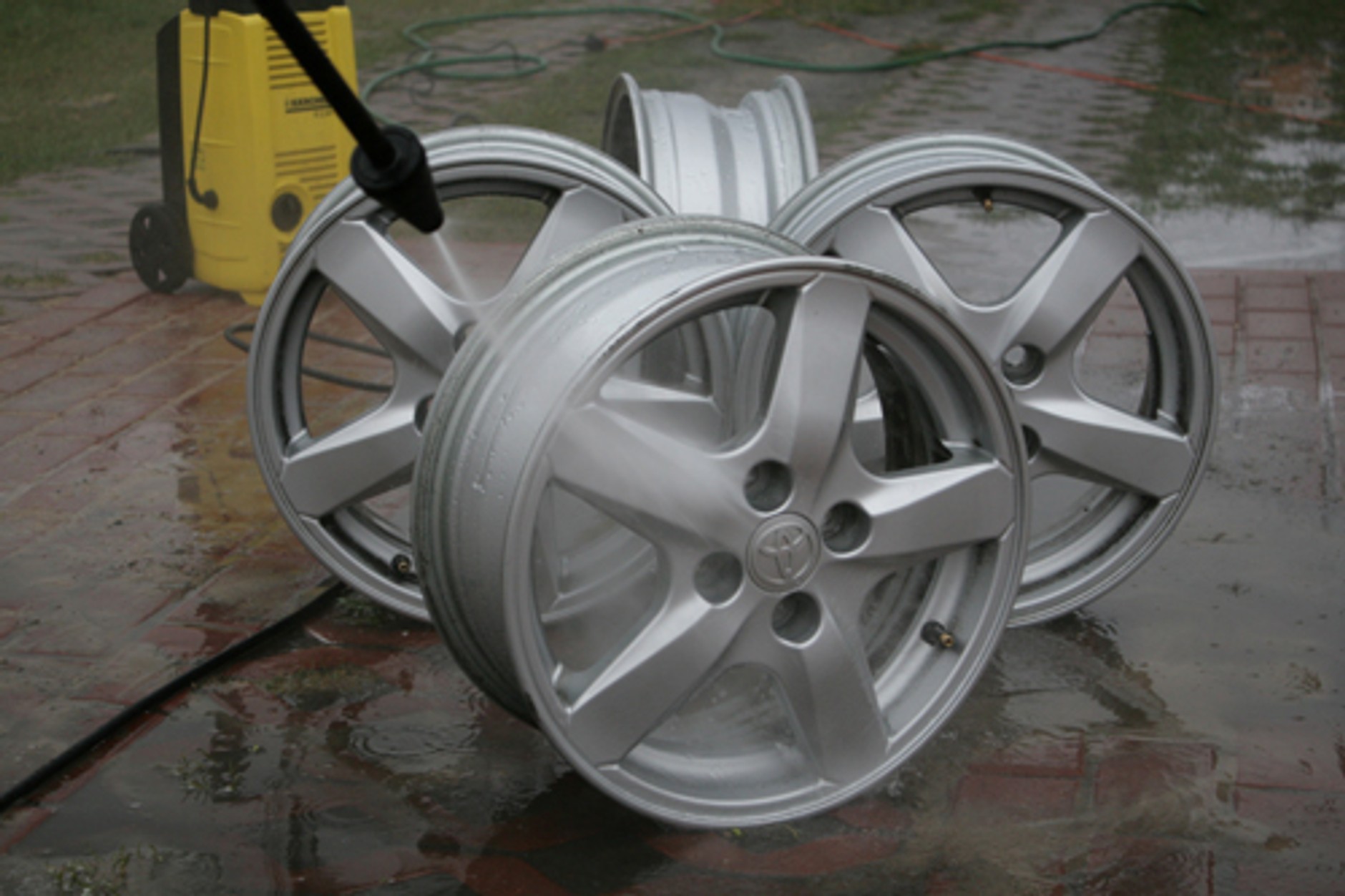 Felgi zawsze czyste - Czyszczenie felg z zapieczonego nalotu