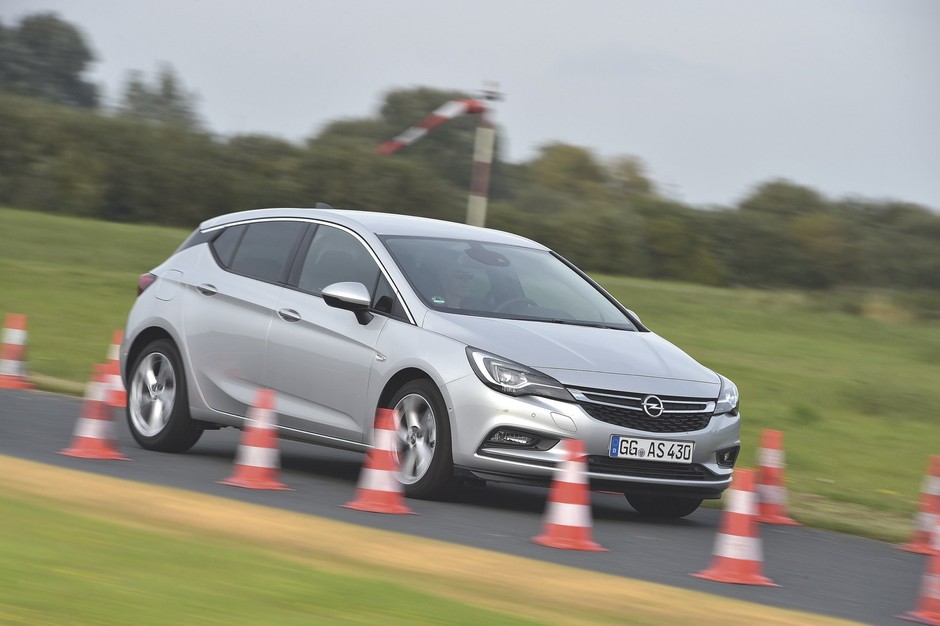 Porównanie - nowa Astra kontra reszta świata: Ford Focus, Hyundai i30, Kia cee'd, Peugeot 308 i VW Golf - spalanie, opinie, dane techniczne