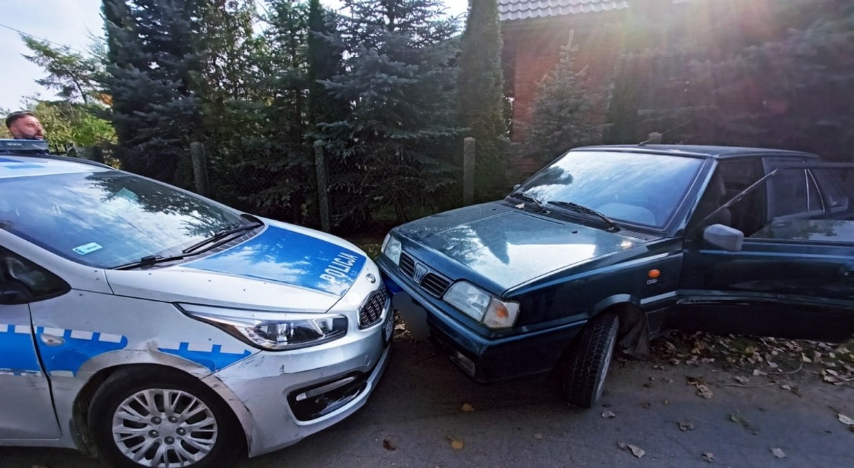 Polonezem uciekał przed policją. Staranował radiowóz