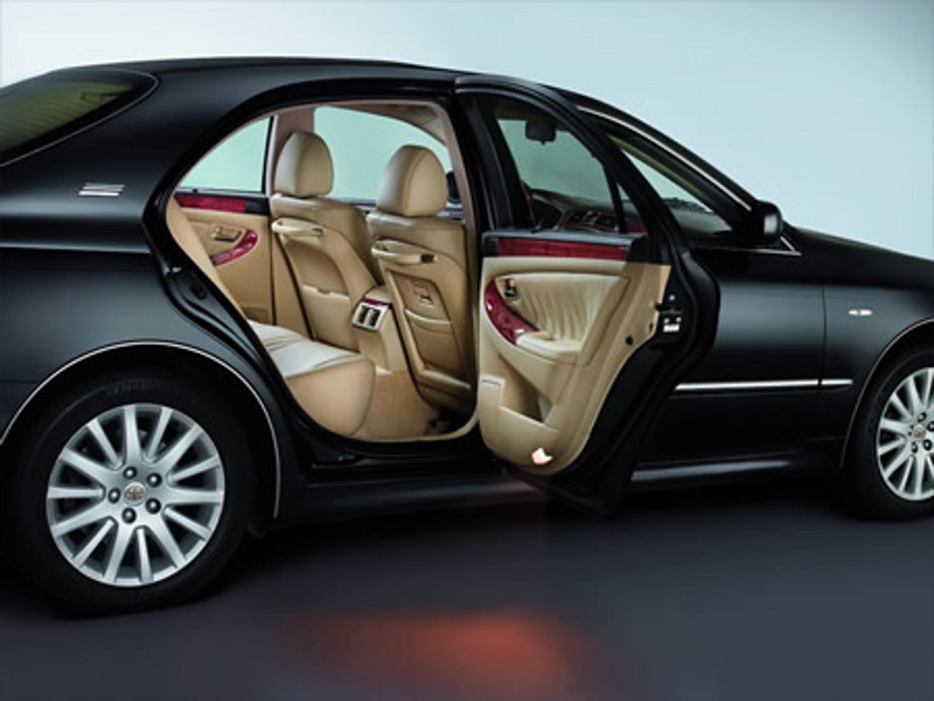 Pekin 2006: Hongqi Tonk HQ3