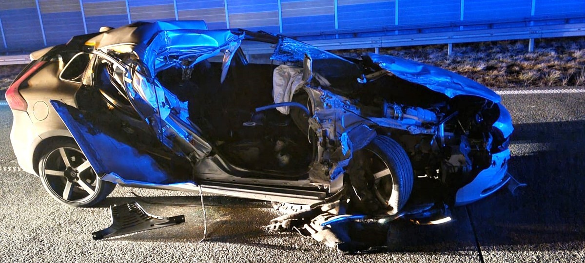 Uderzył w naczepę ciężarówki na S8 i uciekła